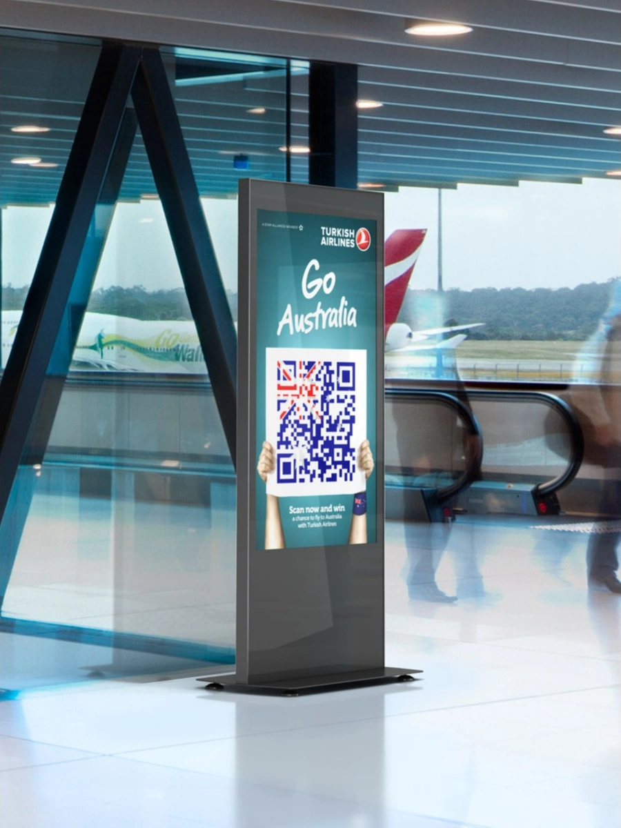 Cletech C01 65" Totem Kabini + Samsung QM65C 65" Monitör