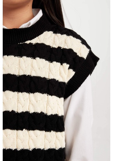 DeFacto Kız Çocuk Çizgili Bisiklet Yaka Örgü Desenli Triko Süveter C9657A824WNBK27 Siyah DeFacto Kız Çocuk Çizgili Bisiklet Yaka Örgü Desenli Triko Süveter C9657A824WNBK27 Siyah