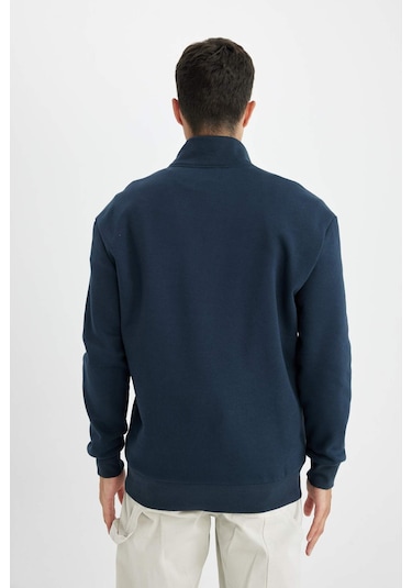 DeFacto Comfort Regular Fit Rahat Kalıp Fermuarlı Dik Yaka Basic Düz Sweatshirt X7405AZ24AUNV163 DeFacto Comfort Regular Fit Rahat Kalıp Fermuarlı Dik Yaka Basic Düz Sweatshirt X7405AZ24AUNV163