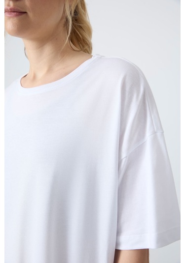 Tommy Life Beyaz Penye Modal Yumuşak Tuşeli Oversize Fit Basic Kadın T-shirt- 97285 Beyaz