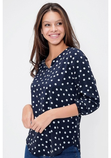 Kadın Lacivert Yakası Yırtmaçlı Krep Bluz Truvakar Kol Puantiyeli Ve Giy Çık - Tesettüre Uygun Lacivert Kadın Lacivert Yakası Yırtmaçlı Krep Bluz Truvakar Kol Puantiyeli Ve Giy Çık - Tesettüre Uygun Lacivert