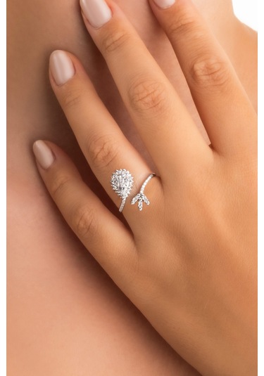 Zambak Işıltısı 18 Ayar Beyaz Altın Kaplama Gümüş Yüzük Beyaz