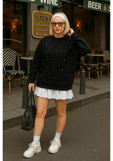 Fashion Friends Bisiklet Yaka Taşlı Siyah Kadın Sweatshirt 25k0099k1 SiYAH Fashion Friends Bisiklet Yaka Taşlı Siyah Kadın Sweatshirt 25k0099k1 SiYAH