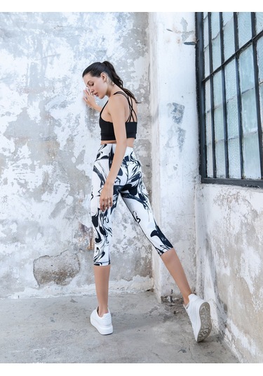Batik Desen Toparlayıcı Spor Kapri Tayt Siyah Desenli