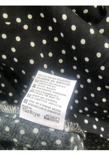 Kadın Puantiyeli Siyah Renk Viskon Kumaş Ön Düğmeli Ayarlanabilir Kuşaklı Tesettür Elbise Siyah