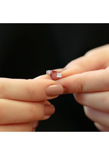 Lova 0.22 Karat Pırlanta Tektaş Küpe - 3030002