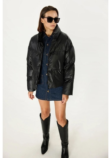 İçi Astarlı Su Ve Rüzgar Geçirmez Cepli Dik Yaka Kadın Mont Parlak Siyah