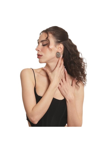 Kadın Lak Gümüş Renk Kaplama Çivili Model Spiral Baskılı Tasarım Küpe Gümüş