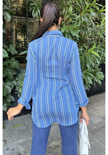 Kadın İndigo Uzun Kol Özel Kumaş Tek Cep Gömlek Dik Çizgili Arkası Uzun Basic Kesim Gömlek Indigo