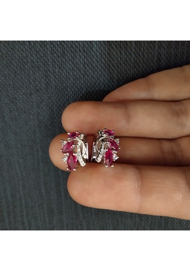 925 Ayar Gümüş Kadınlar İçin Özel Tasarım Küpe - Sade Ve Şık - Kırmızı Detaylı Model Gümüş