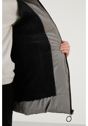 Lela Yakası Suni Kürklü Peluş Astarlı Çıkarılabilir Kapüşonlu Dar Kesim Kışlık Kız Çocuk Mont 5760002 Silver