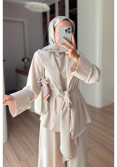 Ka Hijab Kuşak Detaylı Vatkalı Üçlü Takım - Bej