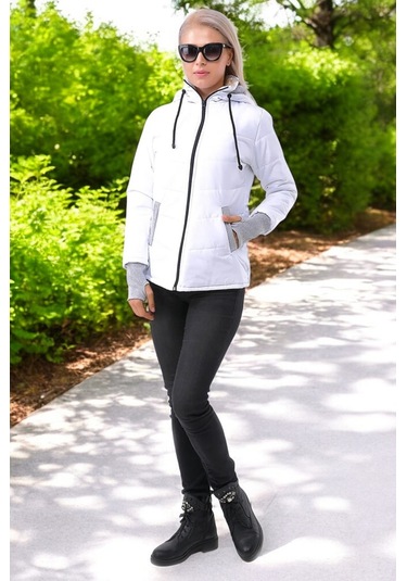 Kışlık Su Geçirmez Kısa Şişme Kadın Mont Beyaz