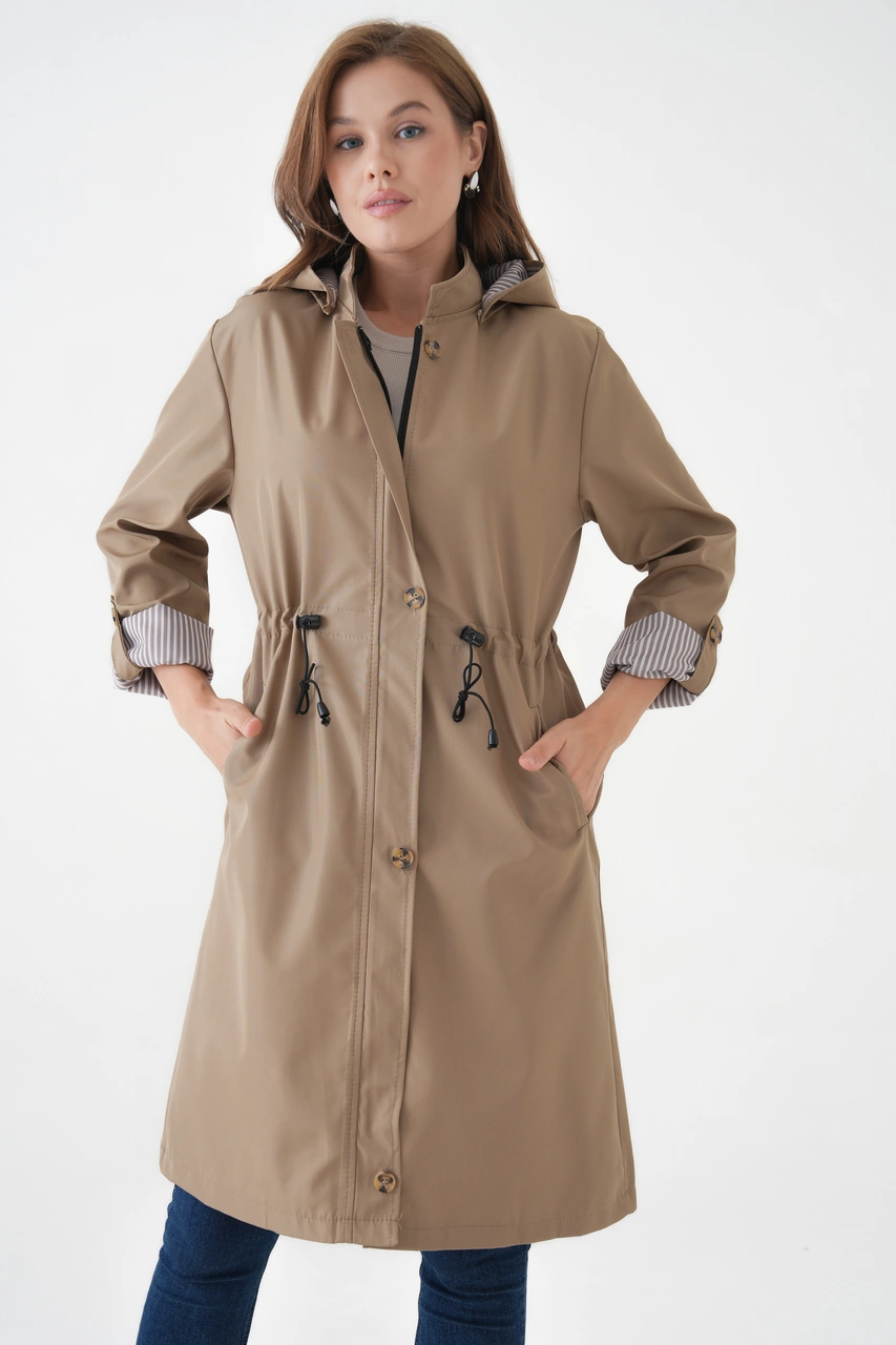 Kadın Rüzgar Ve Su Geçirmez Bondit Kumaş Çıkarılabilir Düğmeli Kapüşon Beli Tünelli Mevsimlik Trençkot Bej