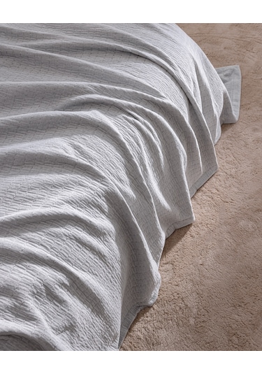 Madame Coco Feolette Çift Kişilik Yatak Örtüsü - Gri Gri