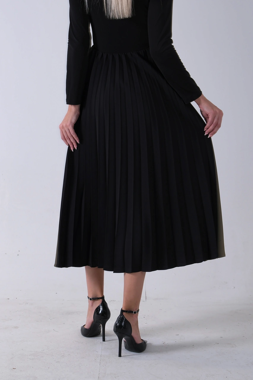 Feminist Siyah Eteği Pilise Detaylı Elbise 3975495.01 Siyah