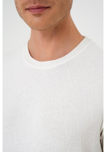 Comfort Fit Bisiklet Yaka Kabartma Desenli Casual Ekru Tişört Ts 899 Ekru