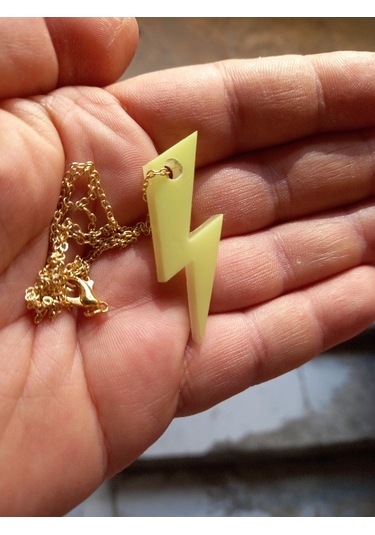 Karanlıkta Parlayan Fosforlu Şimşek Kolye Metal Zincirli