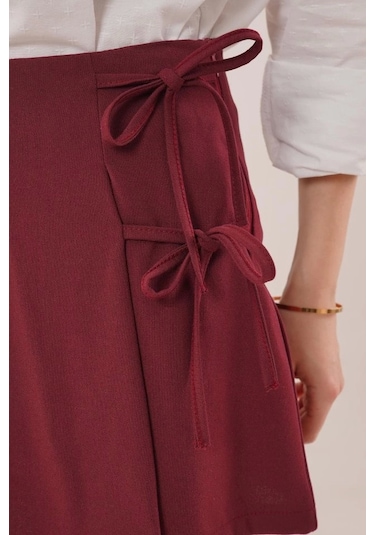 Önü Piliseli Yandan Bağlama Detaylı Bordo Mini Şort Etek Bordo