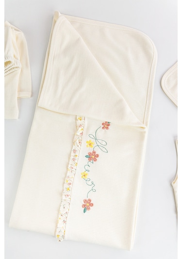 Çiçek Nakışlı Fırfırlı Pamuklu 10 Parça Kız Bebek Hastane Çıkışı Bebek Takımı