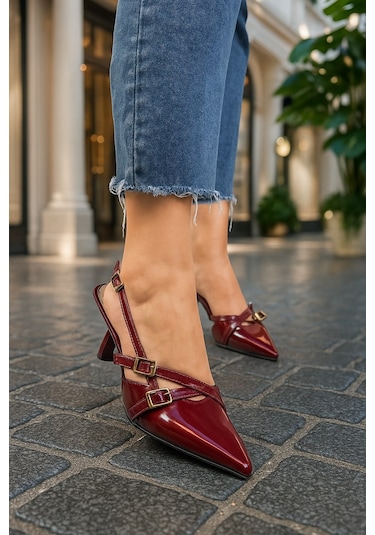 Günlük Kadın Sivri Burun Ayarlanabilir Kemer Detaylı Arkası Açık Klasik İnce Topuk Ayakkabı 922-64 Bordo