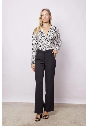 Kadın Likrasız Viskon Vual Desenli Yakalı Düşük Omuzlu Uzun Kol Şık Gömlek-Krem Desen Krem D.