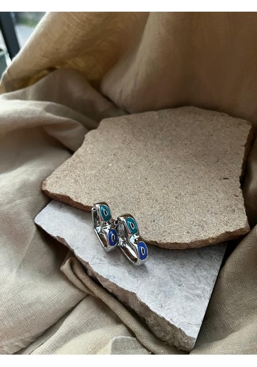 Gümüş Renkli Gözlü Kalp Küpe