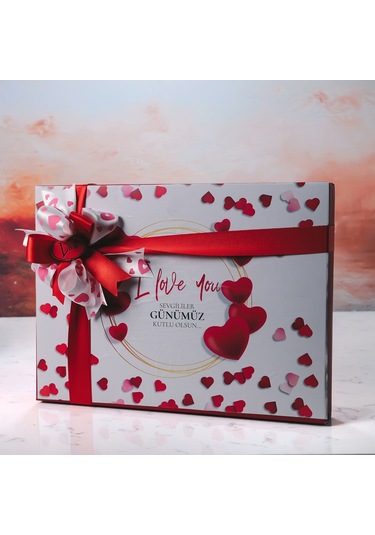 Kelebek Kalpler Temalı Beyaz Kutu 42 Adet Yaldızlı Kalp Çikolata