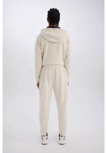 DeFactoFit Slim Fit Sporcu İnce Jogger Eşofman Altı Dar Kesim Skuba Dalgıç Kumaş Standart Paça Beli Bağcıklı Lastikli Paça Z9112AZ25SPBG721 DeFactoFit Slim Fit Sporcu İnce Jogger Eşofman Altı Dar Kesim Skuba Dalgıç Kumaş Standart Paça Beli Bağcıklı Lastikli Paça Z9112AZ25SPBG721