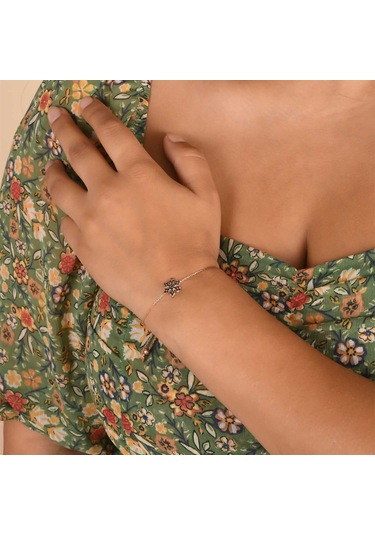 Siyah Zirkon Taşlı Pırlanta Montür Rose Altın Kaplama Asansörlü Çiçek Desenli Gümüş Bileklik Gümüş - Rose Gold