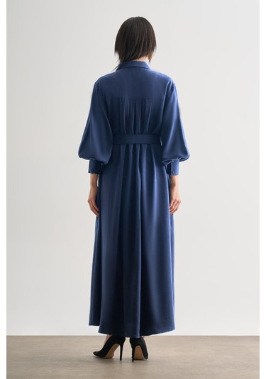 Mizalle Tencel Dokulu Pile Detaylı Kemerli Maksi İndigo Mavi Elbise Indigo