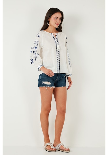 Lela Pamuklu Regular Fit Balon Kol Nakış Işlemeli Bayan Bluz 6110936 Ekru-Indigo Lela Pamuklu Regular Fit Balon Kol Nakış Işlemeli Bayan Bluz 6110936 Ekru-Indigo