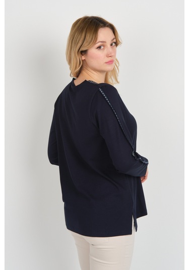 Detay Triko Kadın Yakası Ve Tek Kolu Desenli Taşlı Metal Aksesuarlı Anne Bluz 5714 Lacivert Lacivert