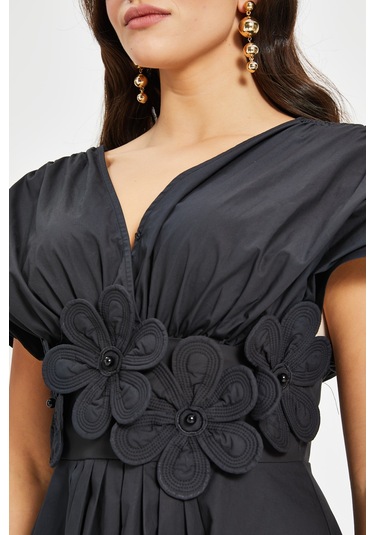 Kadın Bel Detaylı Kısa Kollu Elbise Çiçek Aplikeli, Büzgü Ve Bağcık Detaylı, %100 Pamuk Siyah