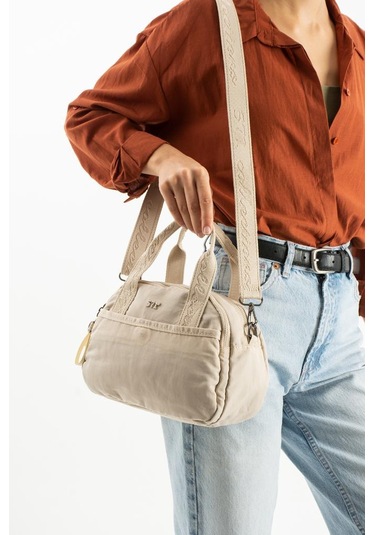 Kadın Omuz Çantası Elde Tutmalı Çapraz Askılı Postacı Bayan Çantası 20 27 Cm Astarlı Hafif Kumaş Krem