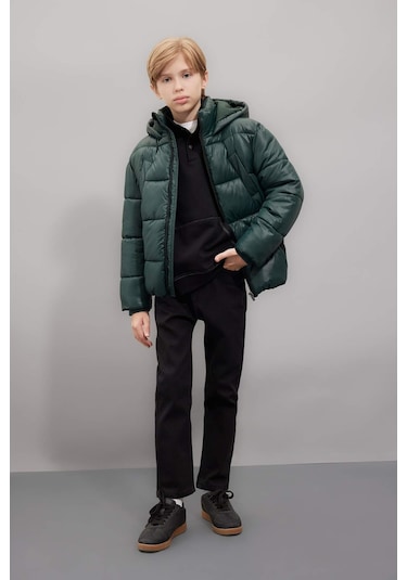 DeFacto Erkek Çocuk Su İtici Kapüşonlu Fermuarlı Cepli Şişme Mont C5565A824WNGN715 DeFacto Erkek Çocuk Su İtici Kapüşonlu Fermuarlı Cepli Şişme Mont C5565A824WNGN715