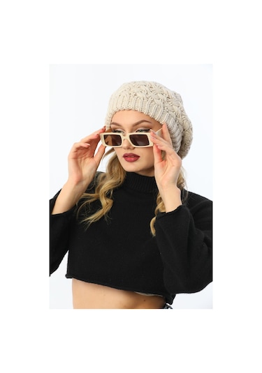 Çift Kat Kadın Ressam Bere Taş