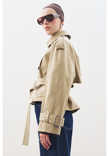 Kemerli Kısa Trençkot Kum Kum