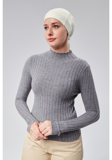 Kadın Tesettür Likralı Penye Dikişsiz Kaymaz Düz Bağlamalı Bone Ekru