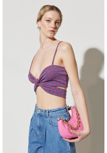 Regular Fit Normal Kesim Askılı Desenli Crop Bluz Renkli Regular Fit Normal Kesim Askılı Desenli Crop Bluz Renkli