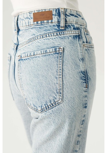 Eliza Açık Mavi Normal Bel Patı Düğmeli Cropped Straight Fit Jean Pantolon C 4518-115 Açık Mavi