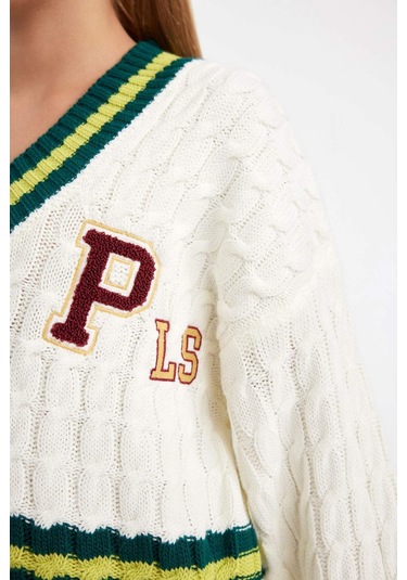 Defacto Kız Çocuk Standart Fit V Yaka Triko Kazak C9669A824WNER233 Ekru