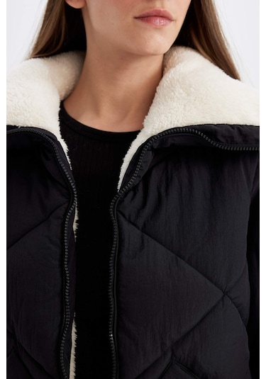 DeFacto Su İtici Puffer Şişme Mont Kapitoneli İçi Suni Kürklü Rüzgar Geçirmez Cepli A0756AX24WNBK27 Siyah