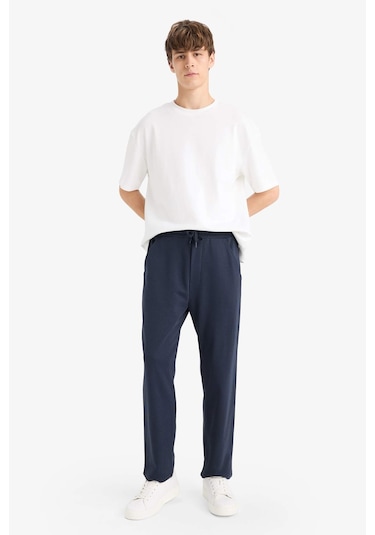 Defacto Regular Fit Basic Düz Beli Bağcıklı Düz Paça Cepli Eşofman Altı D6762AX25AU Lacivert Defacto Regular Fit Basic Düz Beli Bağcıklı Düz Paça Cepli Eşofman Altı D6762AX25AU Lacivert