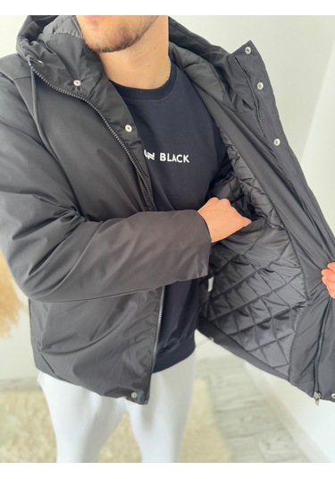 İçi Kapitoneli Kapüşonlu Şişme Mont Siyah