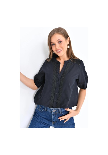 Kadın V Yaka Balon Kol Nakışlı Düğme Detay Dokuma Bluz Siyah