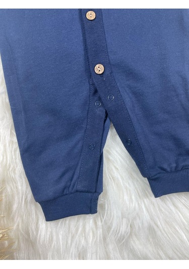 Gömlek Yaka Önden Düğmeli Arma Detaylı Erkek Bebek Tulum Lacivert
