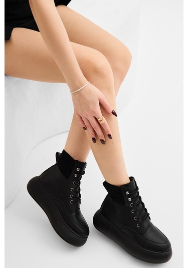 Kalın Poli Taban Lastik Boğazlı Bağcıklı Kadın Siyah Cilt Günlük Bot Tbrds005 Siyah Cilt
