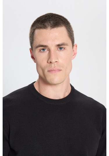 Regular Fit Normal Kesim Bisiklet Yaka Siyah Triko Kazak W242724001 Siyah