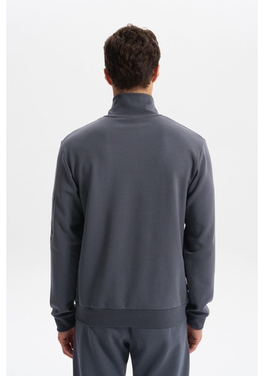 Arma Erkek Slim Fit Dik Yaka Yarım Fermuar Pamuklu Sweatshirt Sol Kol Fermuar Cepli K30404685702 Gri Arma Erkek Slim Fit Dik Yaka Yarım Fermuar Pamuklu Sweatshirt Sol Kol Fermuar Cepli K30404685702 Gri
